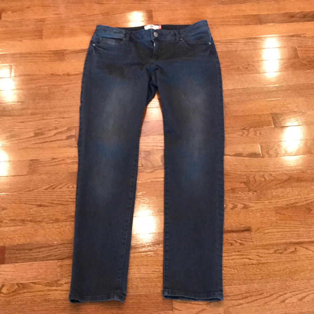 Euc Cabi Celeste Wash Slim Boyfriend Jeans